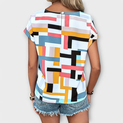 Chloe – The Perfect Short-Sleeved Blouse with Round Neck