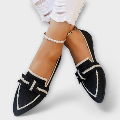 Flat women's shoes with lace details