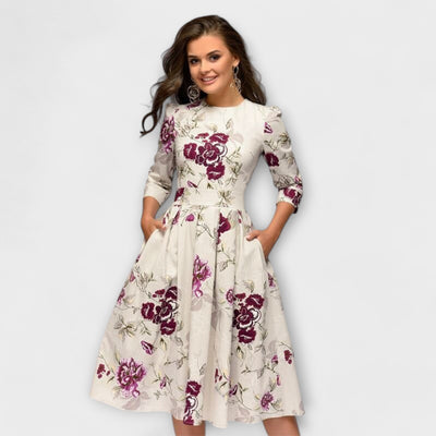 Retrozo – An elegant knee-length dress