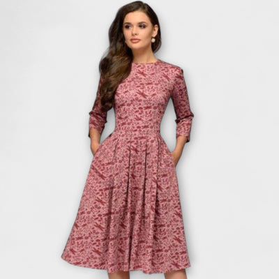Retrozo – An elegant knee-length dress