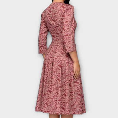 Retrozo – An elegant knee-length dress