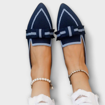 Flat women's shoes with lace details