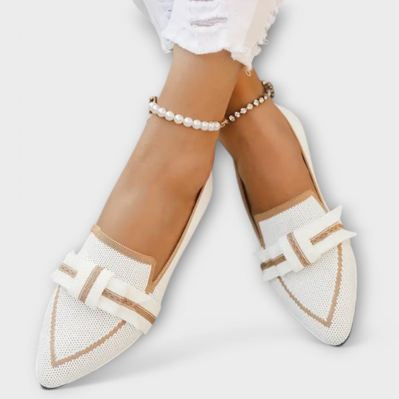 Flat women's shoes with lace details