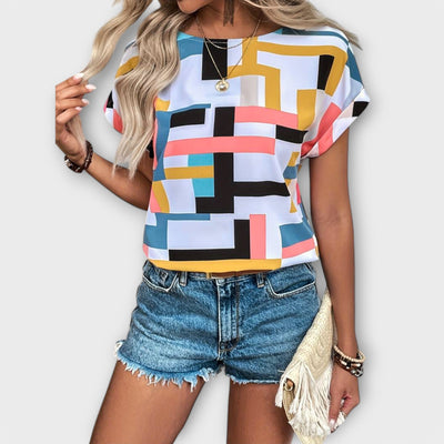 Chloe – The Perfect Short-Sleeved Blouse with Round Neck