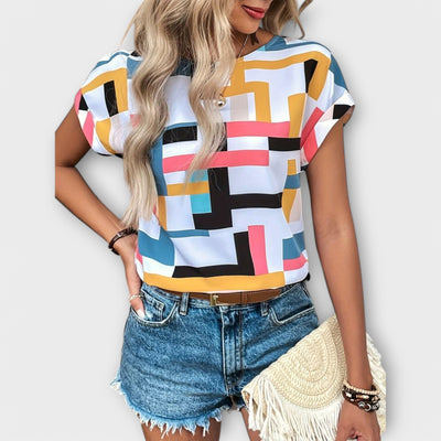 Chloe – The Perfect Short-Sleeved Blouse with Round Neck