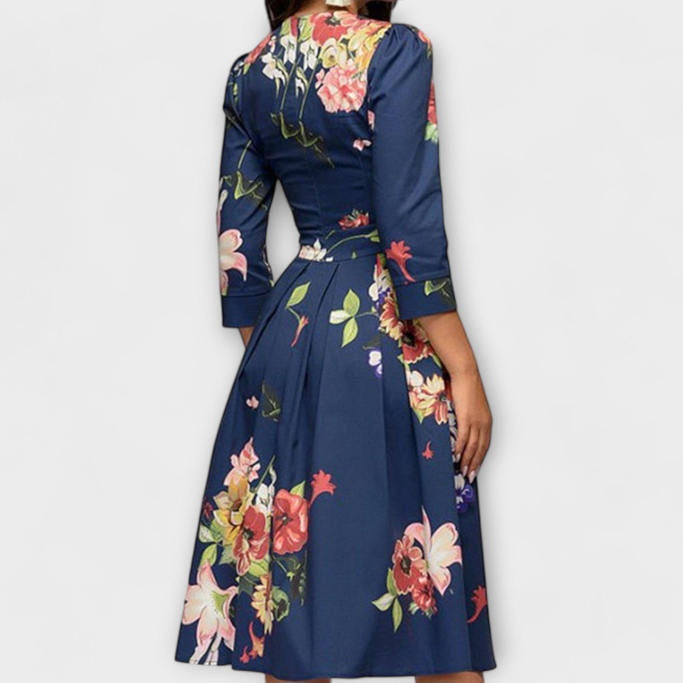 Retrozo – An elegant knee-length dress